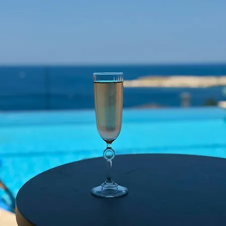 Miromara Pool Bar Szálloda Karaburun