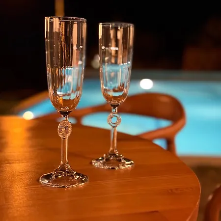 Miromara Pool Bar Szálloda Karaburun