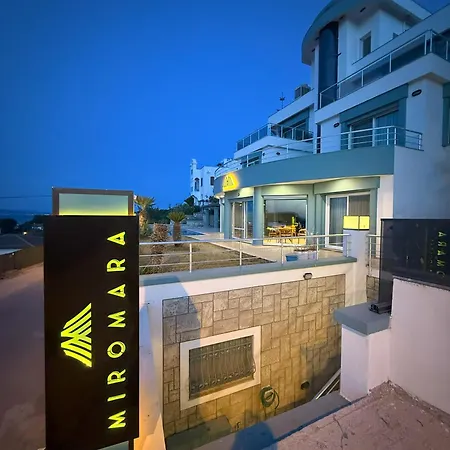 Miromara Pool Bar Hotel