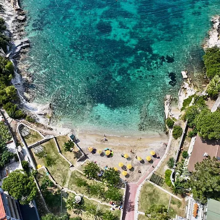 Miromara Pool Bar *