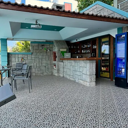 Miromara Pool Bar *