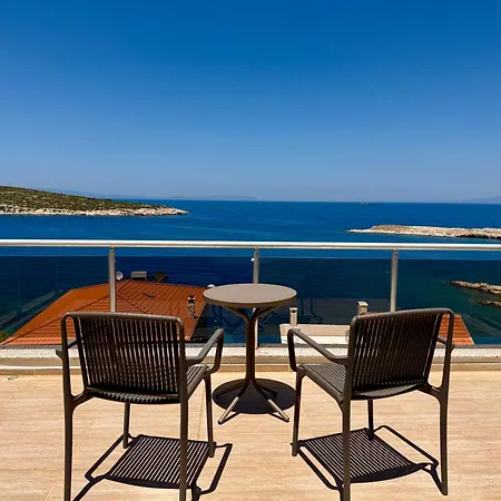 Miromara Pool Bar *